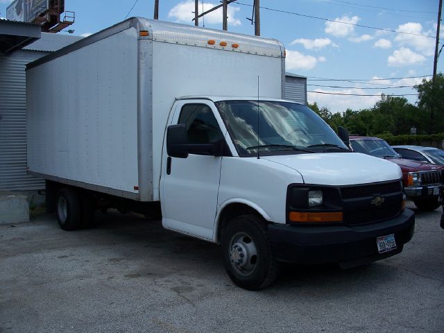 Chevrolet Express 2010 photo 2