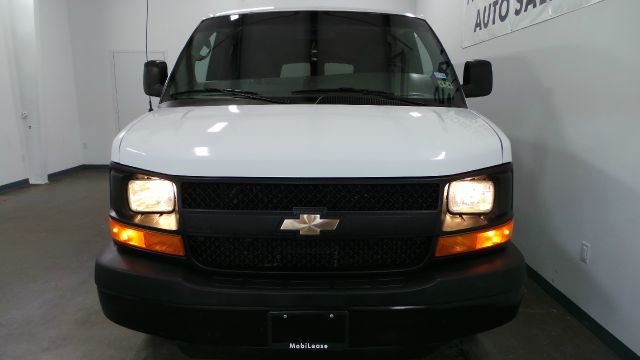 Chevrolet Express 2010 photo 2