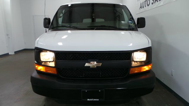 Chevrolet Express 2010 photo 3