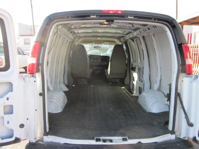 Chevrolet Express 2010 photo 3