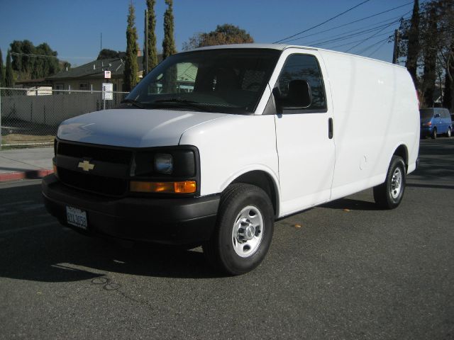 Chevrolet Express 2010 photo 3