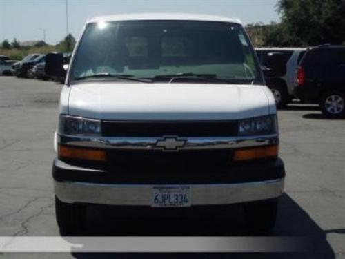 Chevrolet Express 2010 photo 2