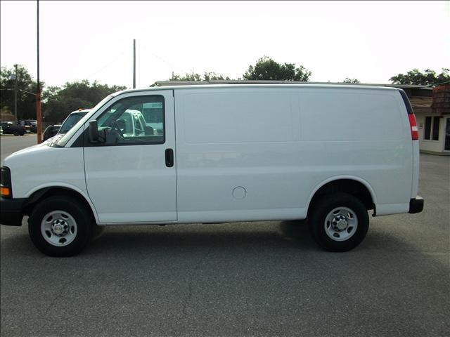 Chevrolet Express 2010 photo 2