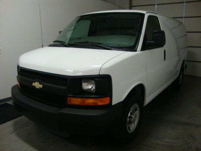 Chevrolet Express 2010 photo 2