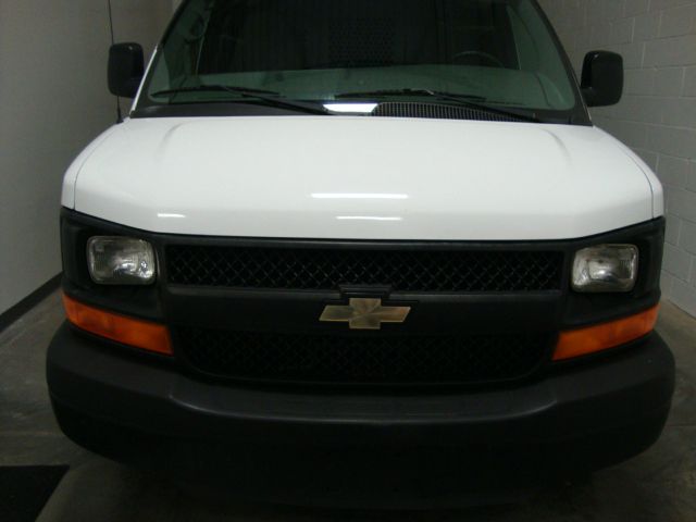 Chevrolet Express 2010 photo 3