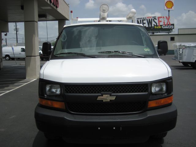 Chevrolet Express 2010 photo 2