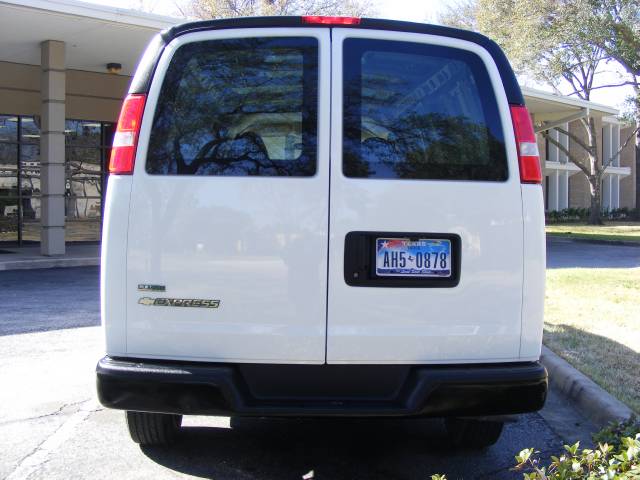 Chevrolet Express 2010 photo 2