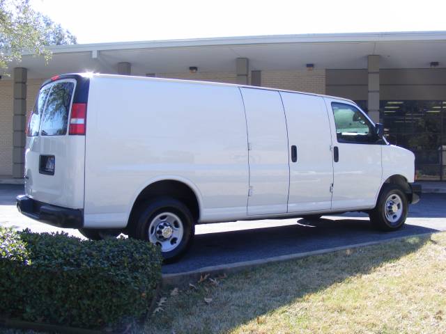 Chevrolet Express 2010 photo 3