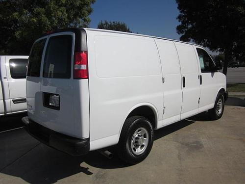 Chevrolet Express 2010 photo 2