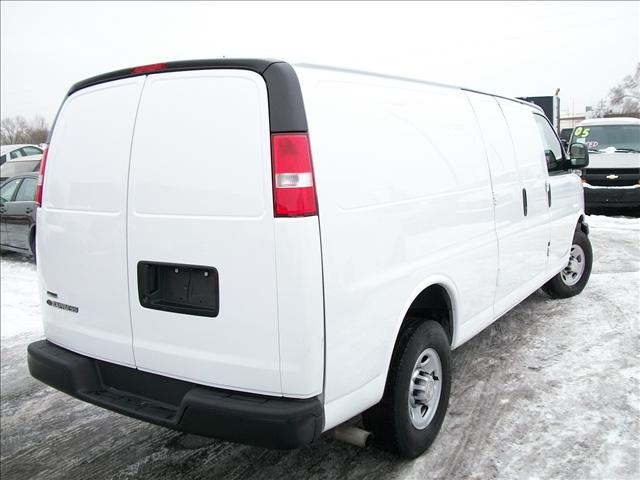 Chevrolet Express 2010 photo 2