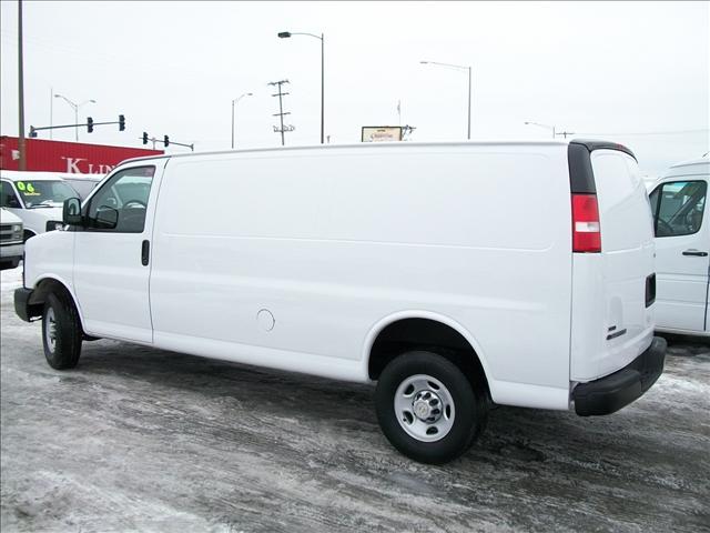 Chevrolet Express 2010 photo 3