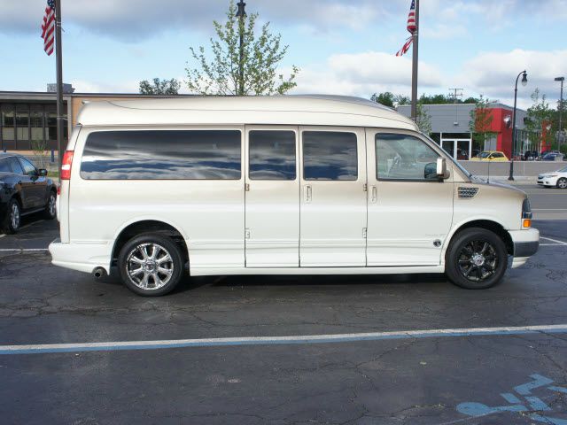 Chevrolet Express 2010 photo 1