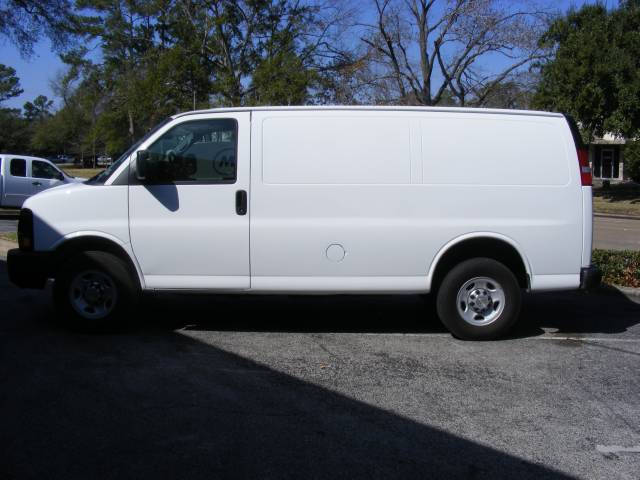 Chevrolet Express 4WD 4-door Tech/entertainment Pkg Passenger Van