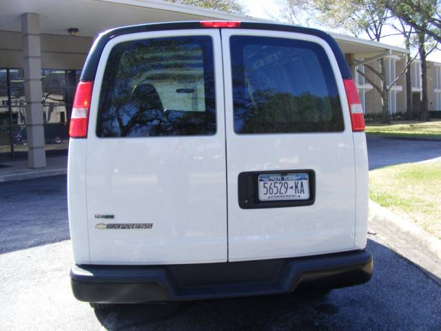 Chevrolet Express 2010 photo 2