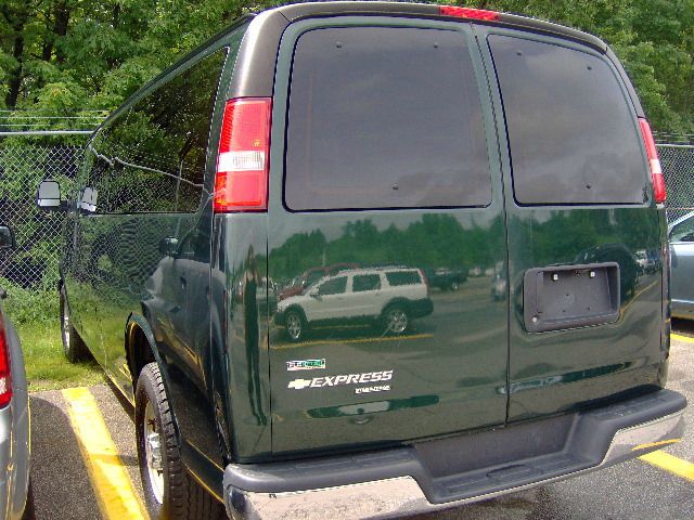 Chevrolet Express 2010 photo 2