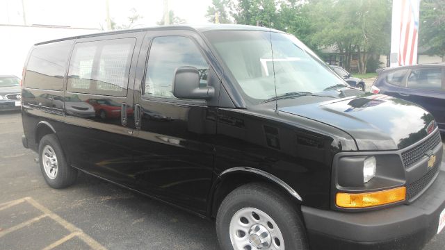 Chevrolet Express 2010 photo 2