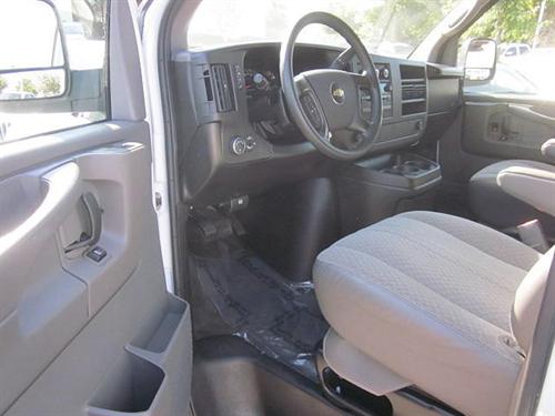 Chevrolet Express 2010 photo 2