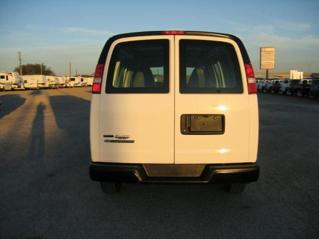 Chevrolet Express 2010 photo 3