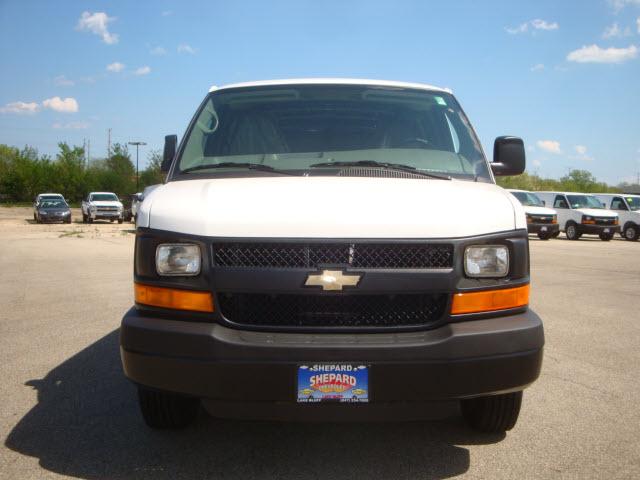 Chevrolet Express 2010 photo 2