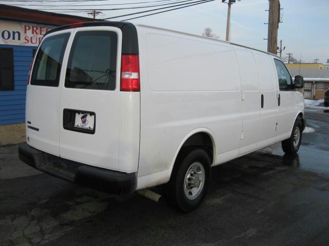 Chevrolet Express 2010 photo 1