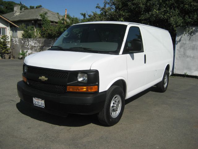 Chevrolet Express 2010 photo 2