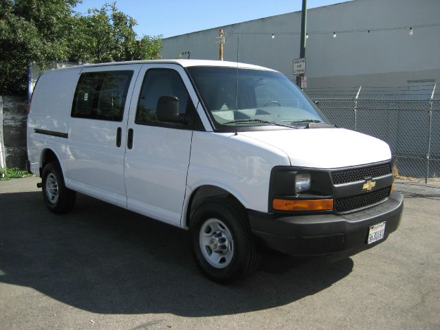 Chevrolet Express 2010 photo 3