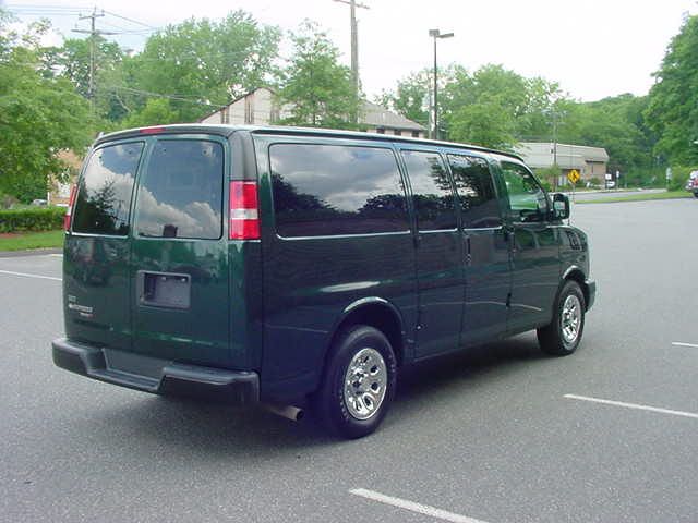 Chevrolet Express 2010 photo 21