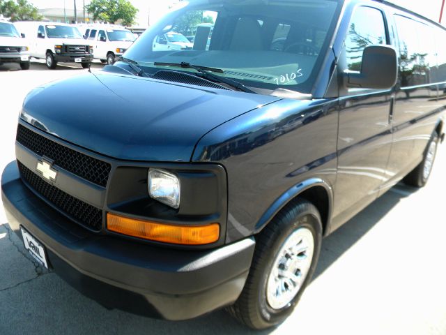 Chevrolet Express 2010 photo 1