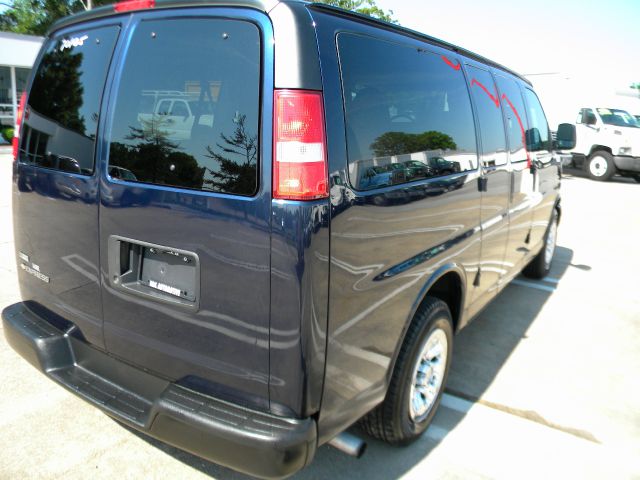 Chevrolet Express 2010 photo 15