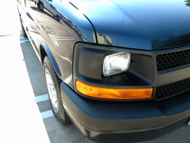 Chevrolet Express 2010 photo 16