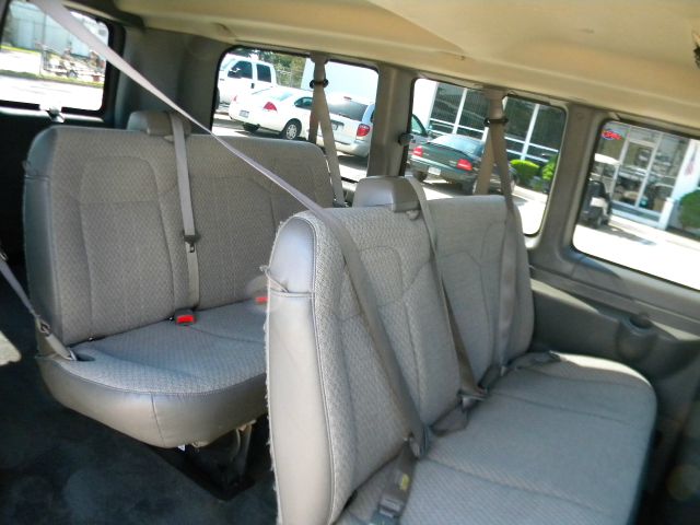 Chevrolet Express 2010 photo 19