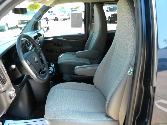 Chevrolet Express 2010 photo 21