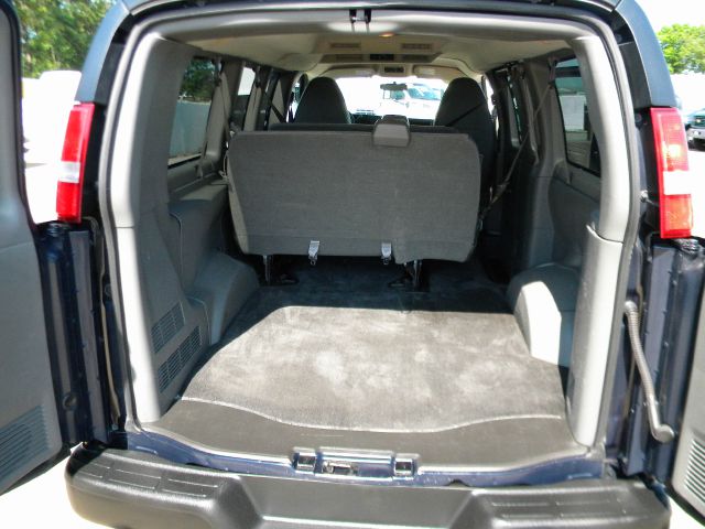 Chevrolet Express 2010 photo 23