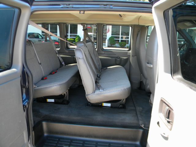 Chevrolet Express 2010 photo 24