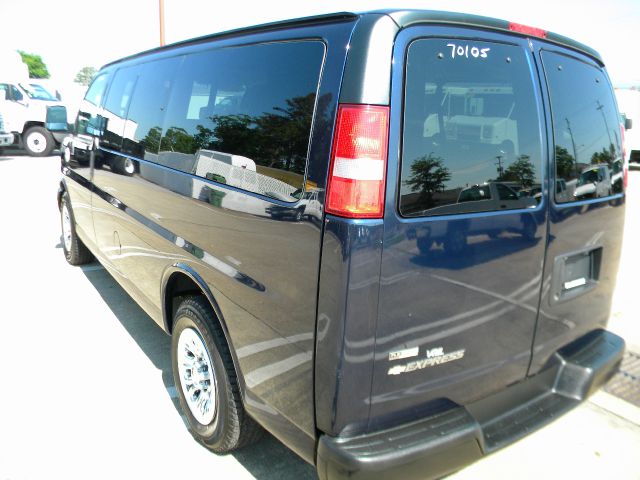 Chevrolet Express 2010 photo 25