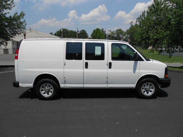 Chevrolet Express 750i 4dr Sdn Passenger Van