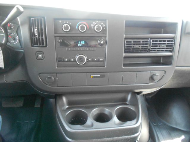 Chevrolet Express 2010 photo 11