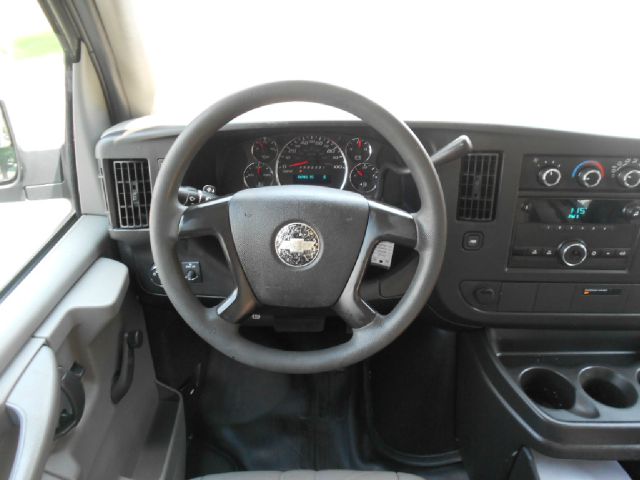 Chevrolet Express 2010 photo 13