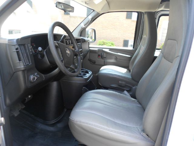 Chevrolet Express 2010 photo 14