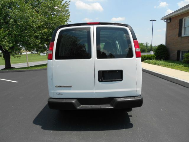 Chevrolet Express 2010 photo 16