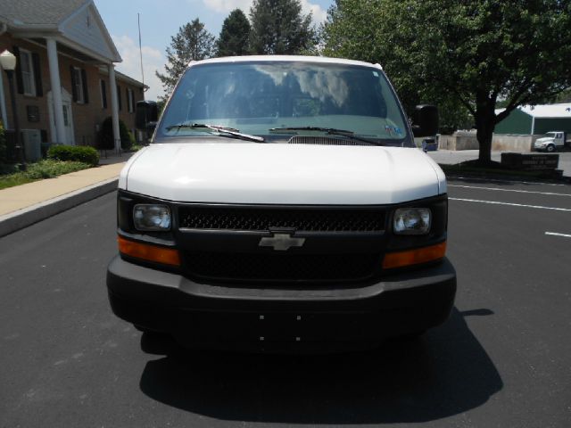 Chevrolet Express 2010 photo 17