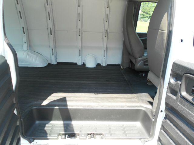 Chevrolet Express 2010 photo 23