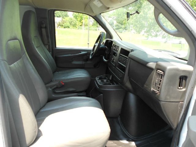 Chevrolet Express 2010 photo 7