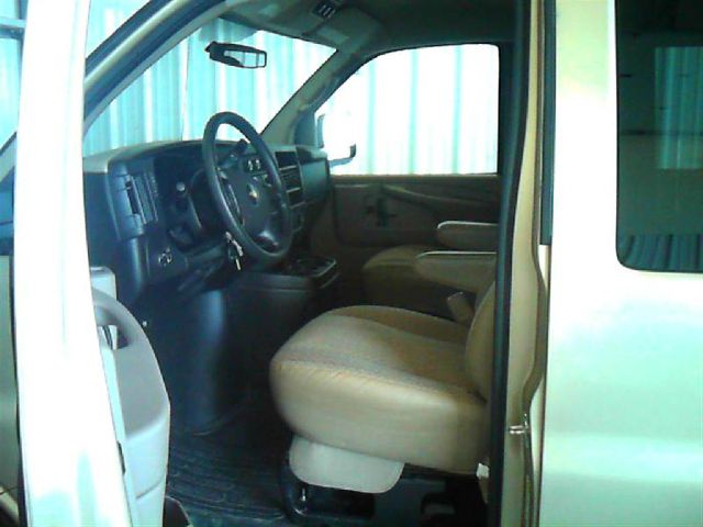 Chevrolet Express 2010 photo 1