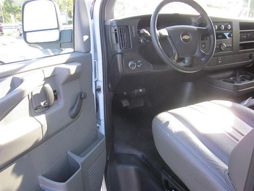 Chevrolet Express 2010 photo 2