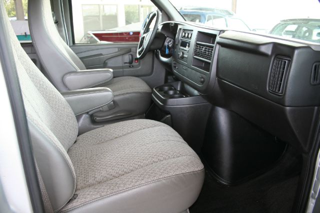 Chevrolet Express 2010 photo 1