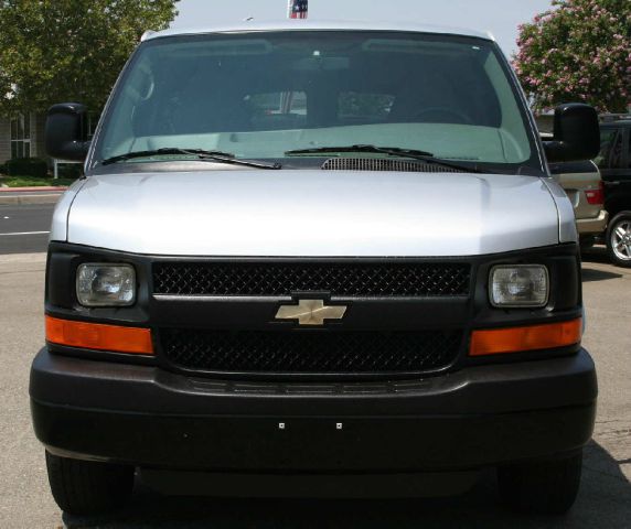 Chevrolet Express 2010 photo 3