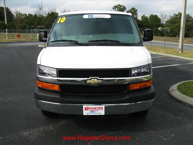 Chevrolet Express 2010 photo 2