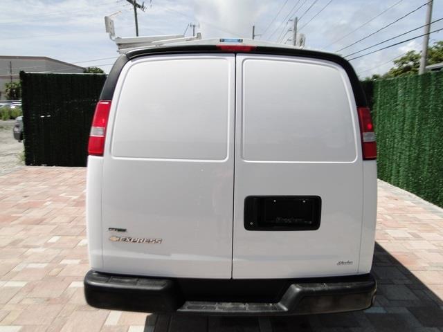 Chevrolet Express 2010 photo 17