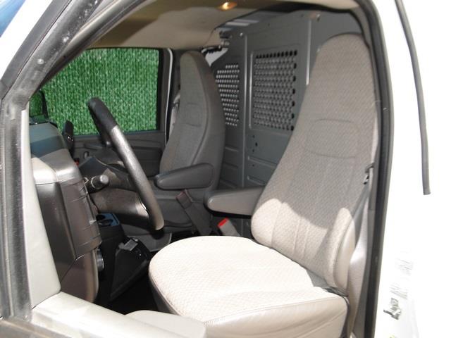 Chevrolet Express 2010 photo 2